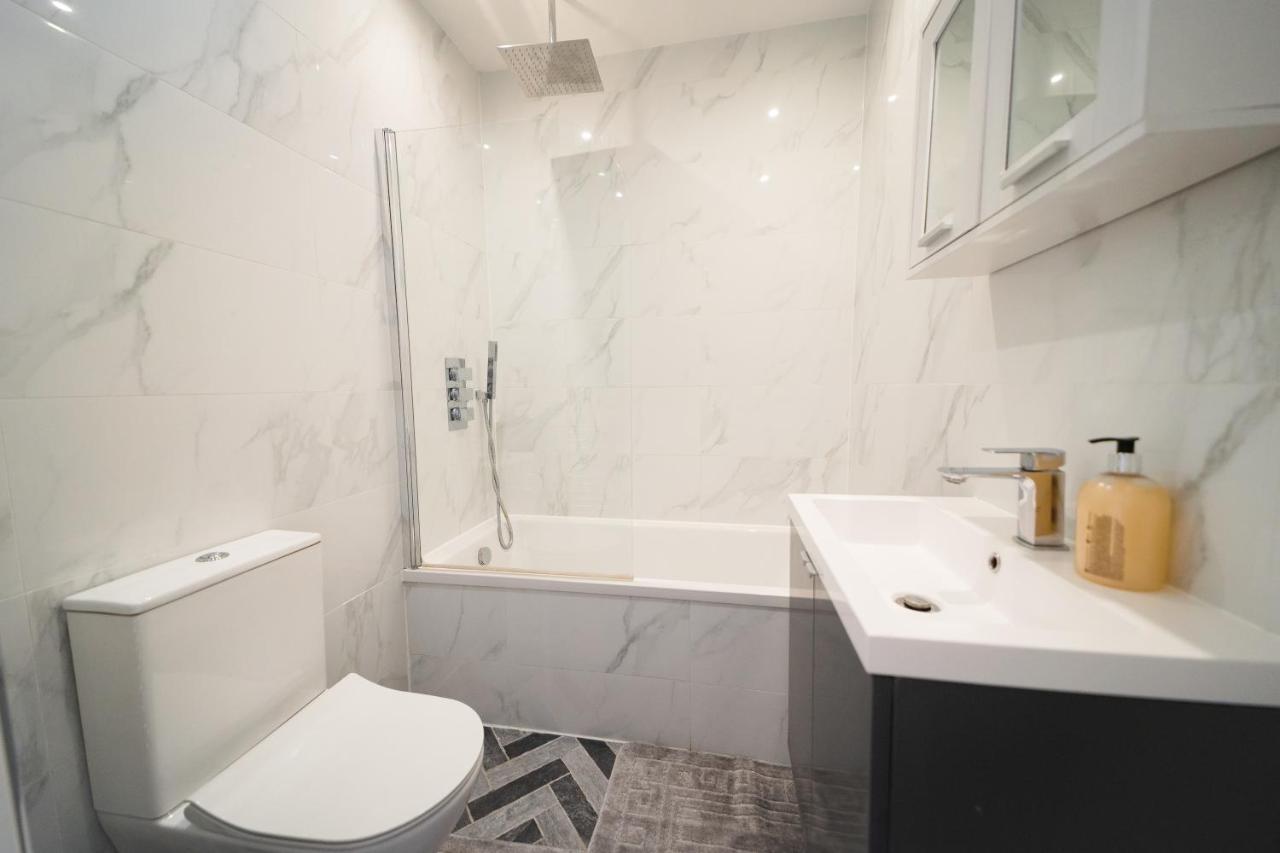 شقة Star London Bell Lane 3-Bed Haven هيندون المظهر الخارجي الصورة